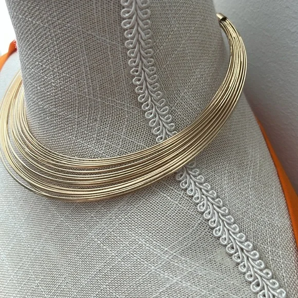 Gold layered choker necklace - Picture 6 of 8